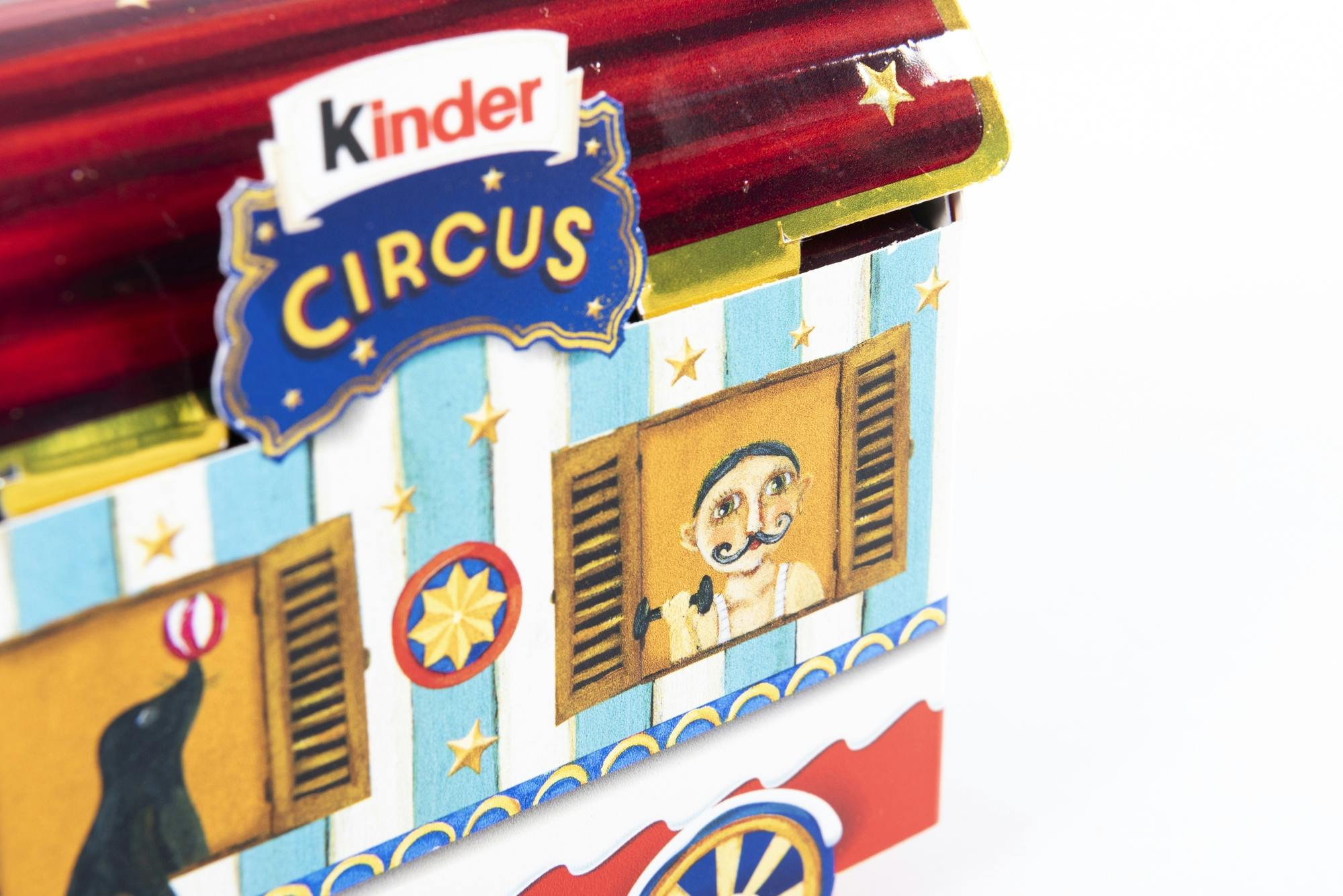 Kinder seasonal circus wagon © swissQprint 